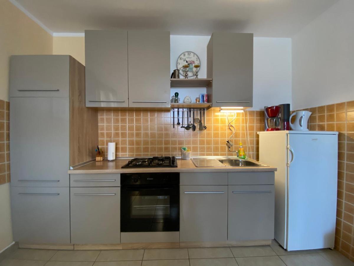 יזרה Mag Apartmani מראה חיצוני תמונה